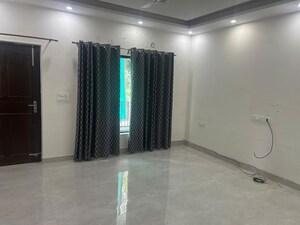 Building Lobby in 3 BHK Builder Floor at Sector 14 – for Rent