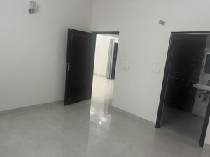 Room in 3 BHK Builder Floor at Sector 14 – for Rent