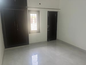 Room in 3 BHK Builder Floor at Sector 14 – for Rent