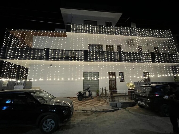  Parking, sector 115 6 Bedroom 213 Sq.Yd. Builder Floor In Sector 115 Mohali 10223191