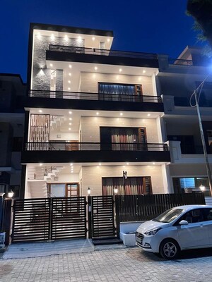 6 BHK Builder Floor For Sale in Sector 117