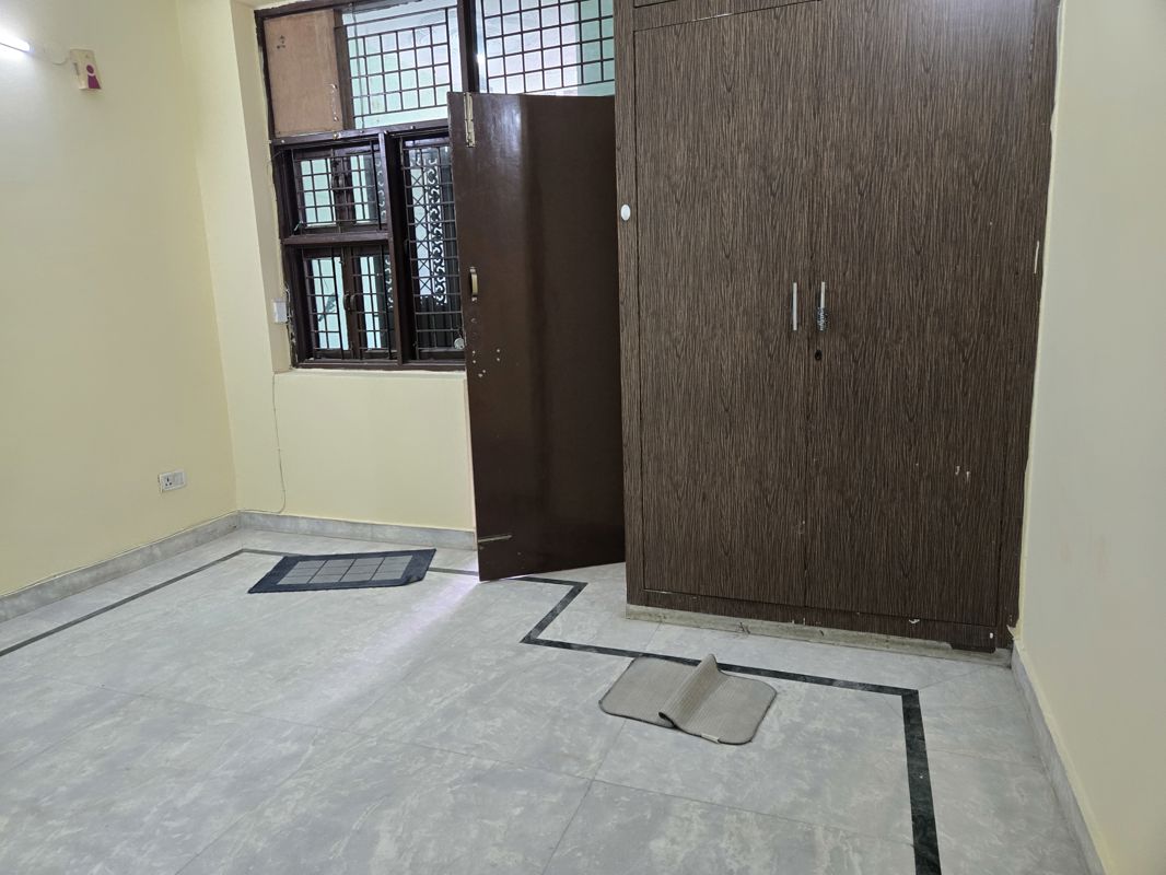 1 BHK + Pooja Room Builder Floor For Rent in Malibu Shopping Arcade
