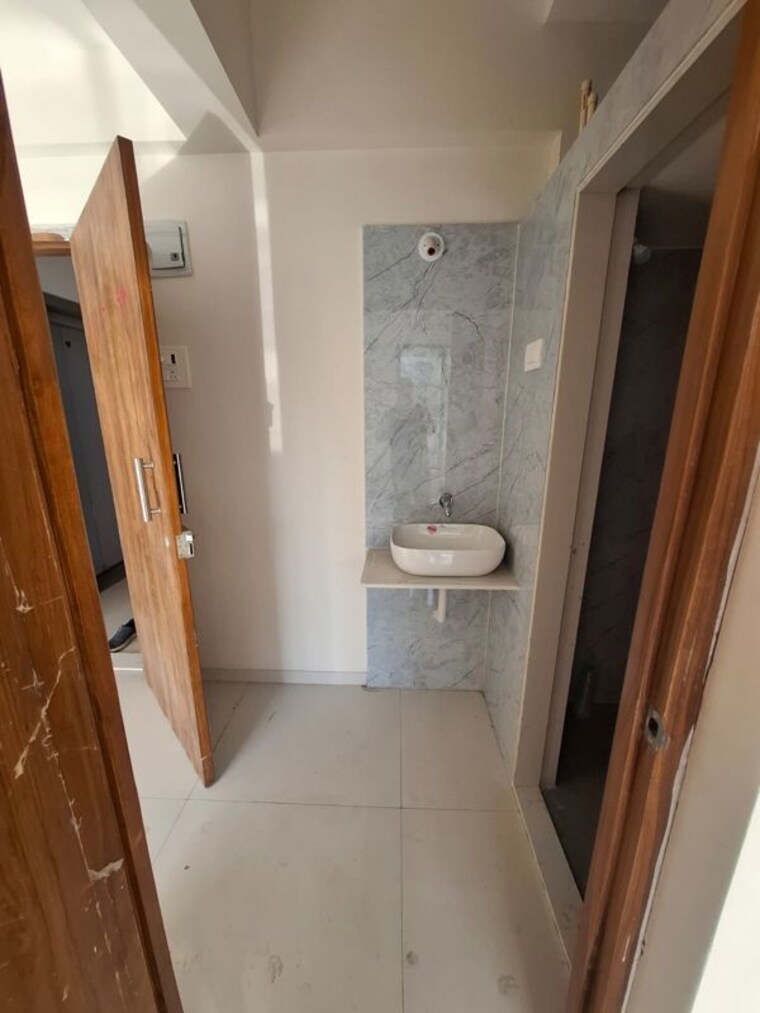Bathroom, dombivli east 2 Bedroom 900 Sq.Ft. Apartment In Dombivli East Thane 10223417
