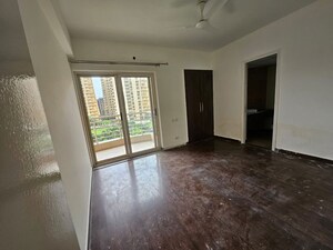 Room in 3.5 BHK Apartment at Sector 20 – for Rent