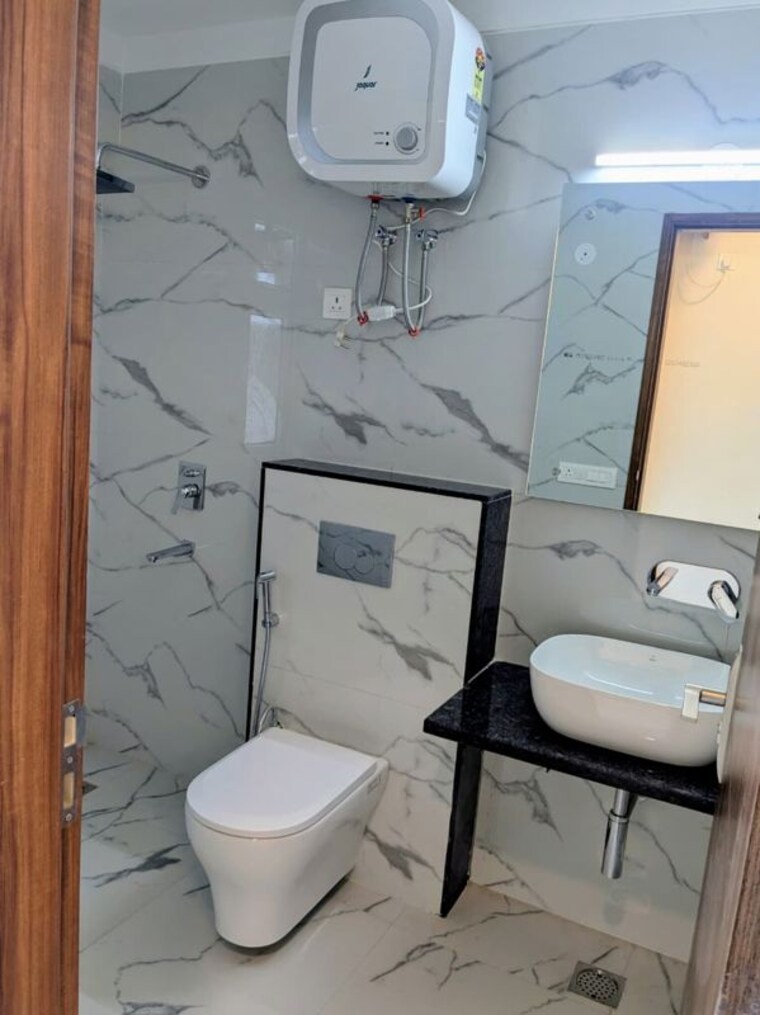 Bathroom, pareena-express-heights 4 Bedroom 2880 Sq.Ft. Apartment In Sector 99 Gurgaon 10223298