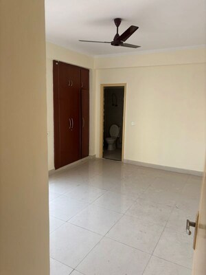 Room in 3 BHK Apartment at Gaur Green City, Indrapuram – for Rent