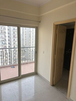 3 BHK Apartment For Rent in Gaur Green City