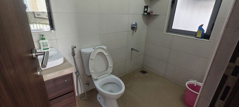 Bathroom, kalpataru-bliss 2 Bedroom 789 Sq.Ft. Apartment In Santacruz East Mumbai 10223446