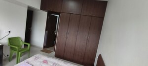 Furnished Amenities in 2 BHK Apartment at Kalpataru Bliss, Santacruz East – for Rent