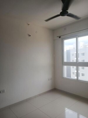 Room in 2 BHK Apartment at Godrej Aqua, International Airport Road – for Rent