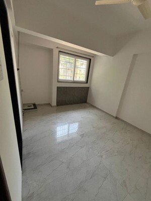 Room in 2 BHK Apartment at Vanaz Corner, Kothrud – for Rent