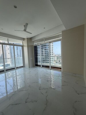 Room in 2 BHK Apartment at Enpar Lotus 101 Worli Residences, Lower Parel – for Rent