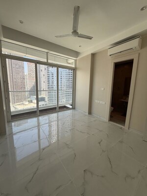 Room in 2 BHK Apartment at Enpar Lotus 101 Worli Residences, Lower Parel – for Rent