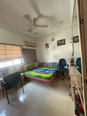 Team Area in 2 BHK Apartment at Sudhir Aakash, Karve Road – for Rent