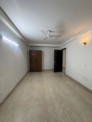 Room in 3 BHK Builder Floor at Saket – for Rent