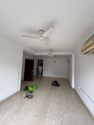 Room in 3 BHK Builder Floor at Saket – for Rent