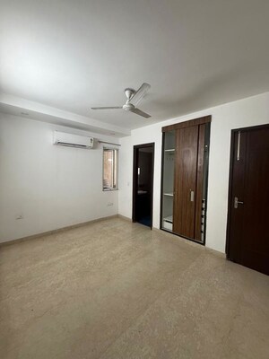 Room in 3 BHK Builder Floor at Saket – for Rent