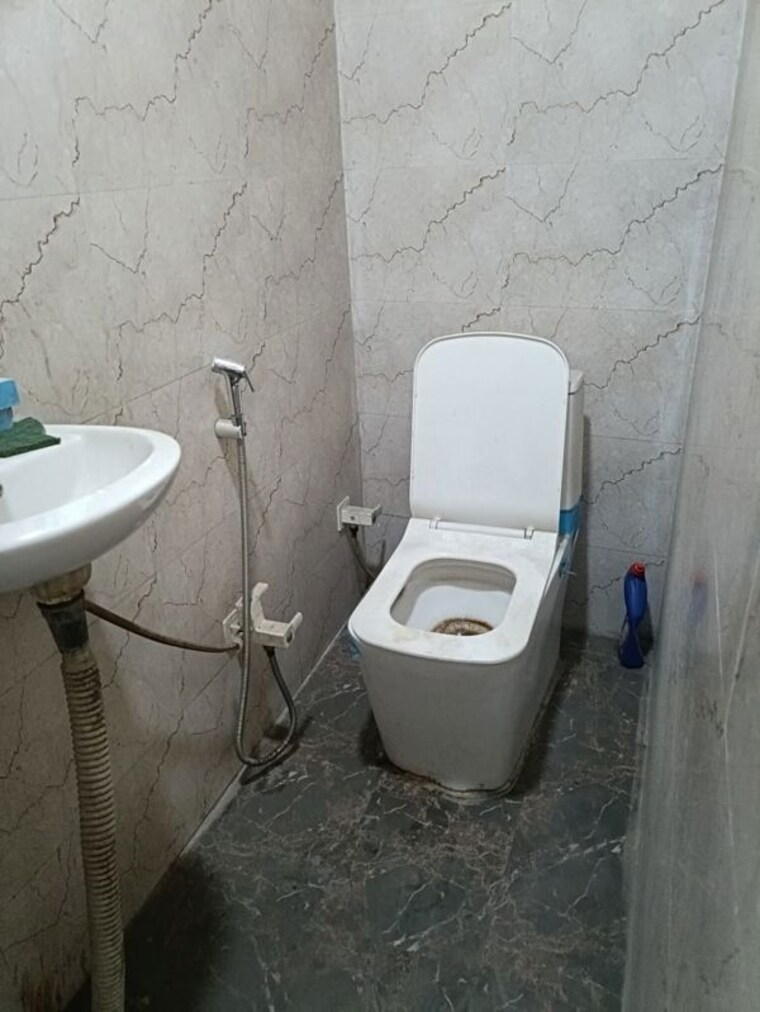 Bathroom, sector 2 Commercial Office Space 2000 Sq.Ft. In Sector 2 Noida 10224076