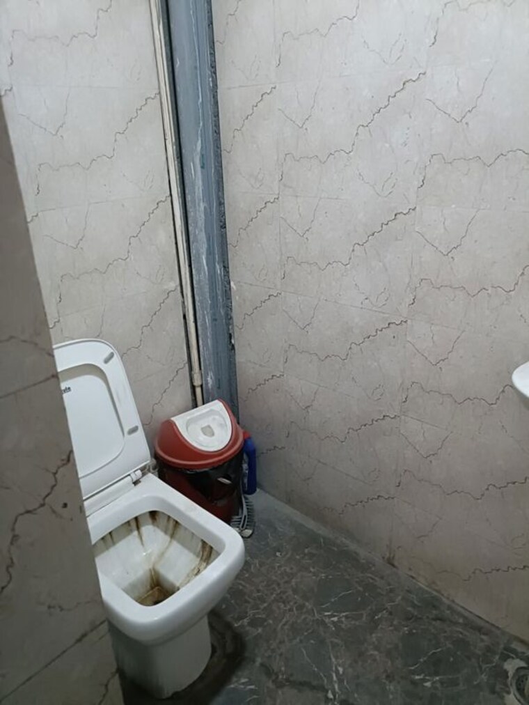 Bathroom, sector 2 Commercial Office Space 2000 Sq.Ft. In Sector 2 Noida 10224076