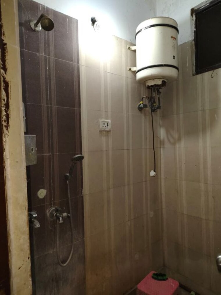 Bathroom, shatabdi puram 3 Bedroom 900 Sq.Ft. Builder Floor In Shatabdi Puram Ghaziabad 10223805