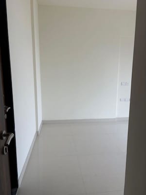 Room in 1 BHK Apartment at Sheth Avante, Kanjurmarg West – for Rent