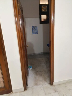 Room in 2 BHK Builder Floor at Chittaranjan Park – for Rent