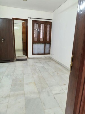 Room in 2 BHK Builder Floor at Chittaranjan Park – for Rent
