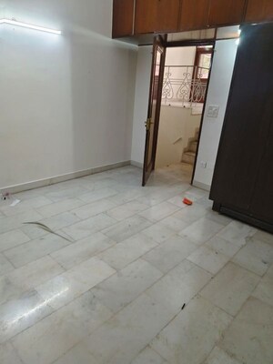 Room in 2 BHK Builder Floor at Chittaranjan Park – for Rent