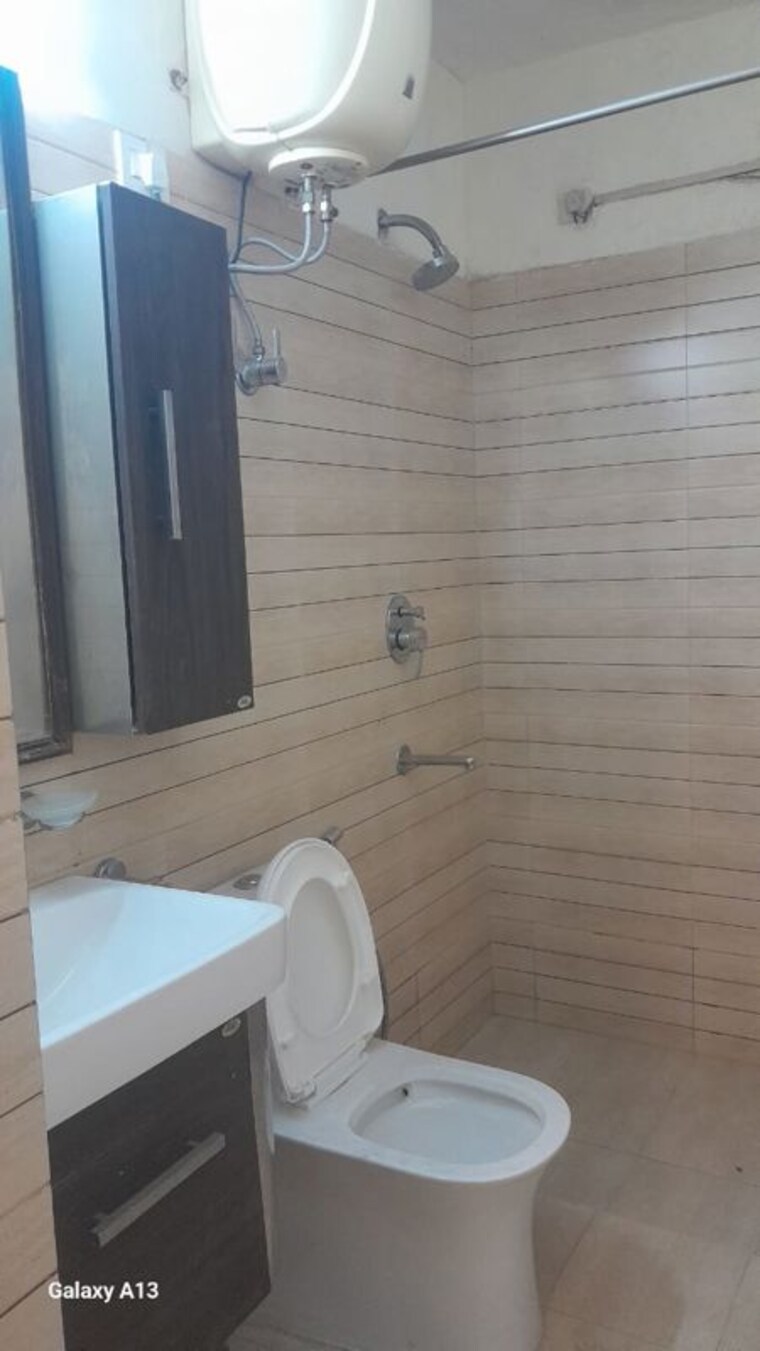 Bathroom, sultanpur 2 Bedroom 711 Sq.Ft. Builder Floor In Sultanpur Delhi 10224350