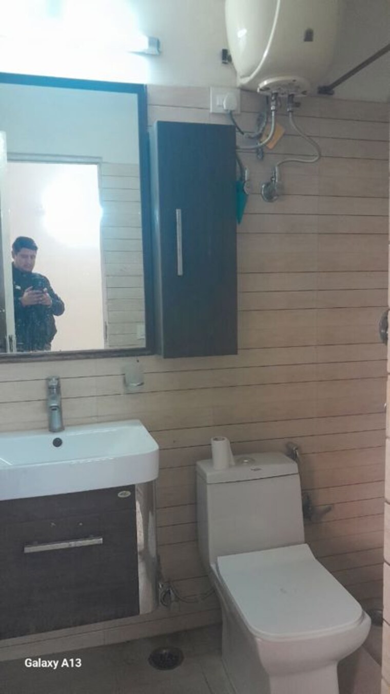 Bathroom, sultanpur 2 Bedroom 711 Sq.Ft. Builder Floor In Sultanpur Delhi 10224350