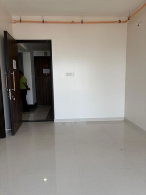 Room in 1 BHK Apartment at Sheth Avante, Kanjurmarg West – for Rent