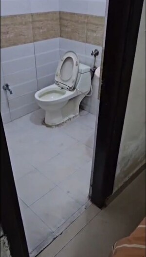 Bathroom in 1.5 BHK Builder Floor at Sector 23 Dwarka – for Rent