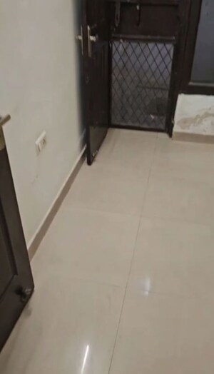 Furnished Amenities in 1.5 BHK Builder Floor at Sector 23 Dwarka – for Rent