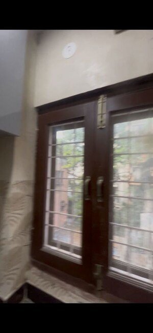 Room in 2 BHK Builder Floor at Hemkunt Colony – for Rent