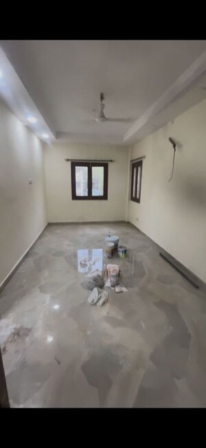 Room in 2 BHK Builder Floor at Hemkunt Colony – for Rent