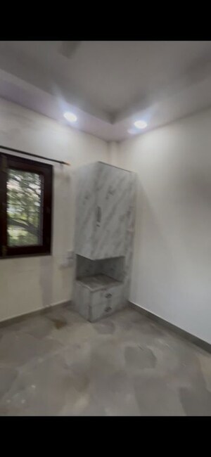 Room in 2 BHK Builder Floor at Hemkunt Colony – for Rent