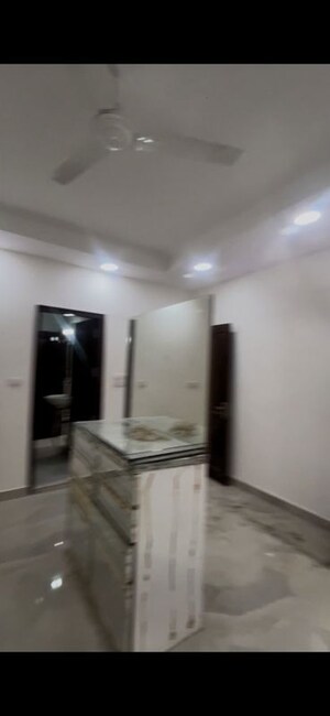 Room in 2 BHK Builder Floor at Hemkunt Colony – for Rent