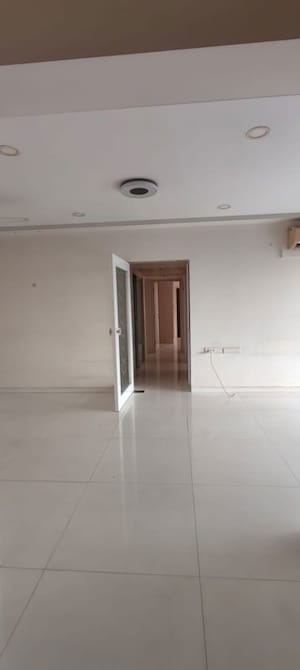 Room in 3 BHK Apartment at Aster Tower, Goregaon East – for Rent