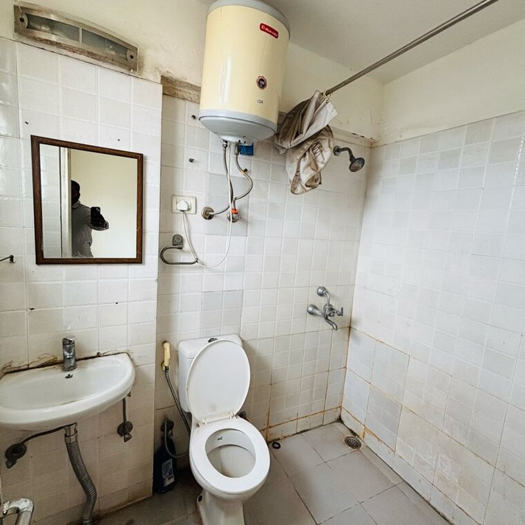 Bathroom, tulip-orange 3 Bedroom 1137 Sq.Ft. Apartment In Sector 70 Gurgaon 10224796