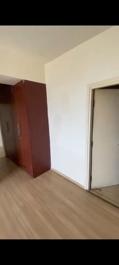 3 BHK + Servant Room Apartment For Sale in DLF Regal Gardens