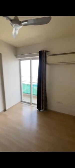 Room in 3 BHK Apartment at DLF Regal Gardens, Sector 90 – for Sale