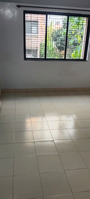 Room in 2 BHK Apartment at Mokate Heritage, Kothrud – for Rent