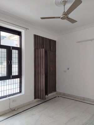 Room in 3 BHK Builder Floor at Sector 34 – for Rent