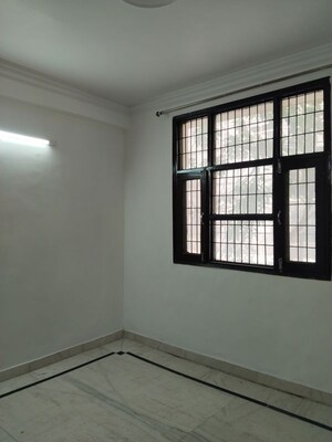 Room in 3 BHK Builder Floor at Sector 34 – for Rent