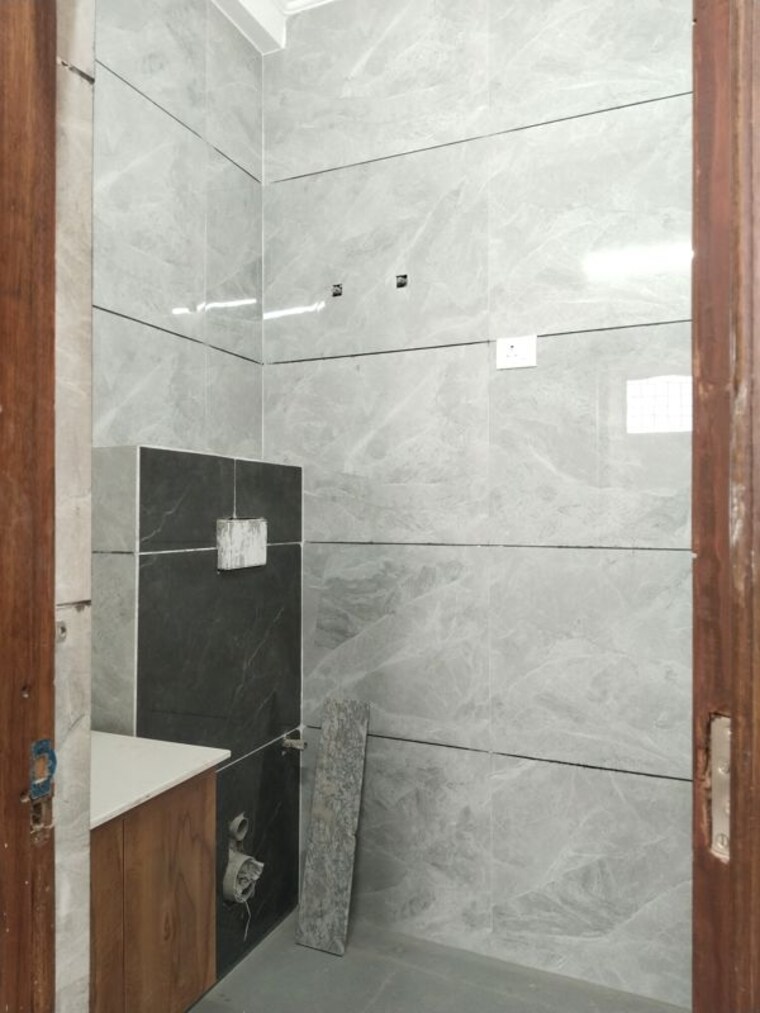Bathroom, sector 37 3 Bedroom 221 Sq.Ft. Builder Floor In Sector 37 Faridabad 10043712