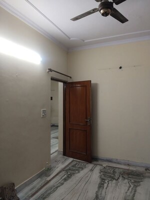 Room in 3 BHK Builder Floor at Sector 37 – for Rent