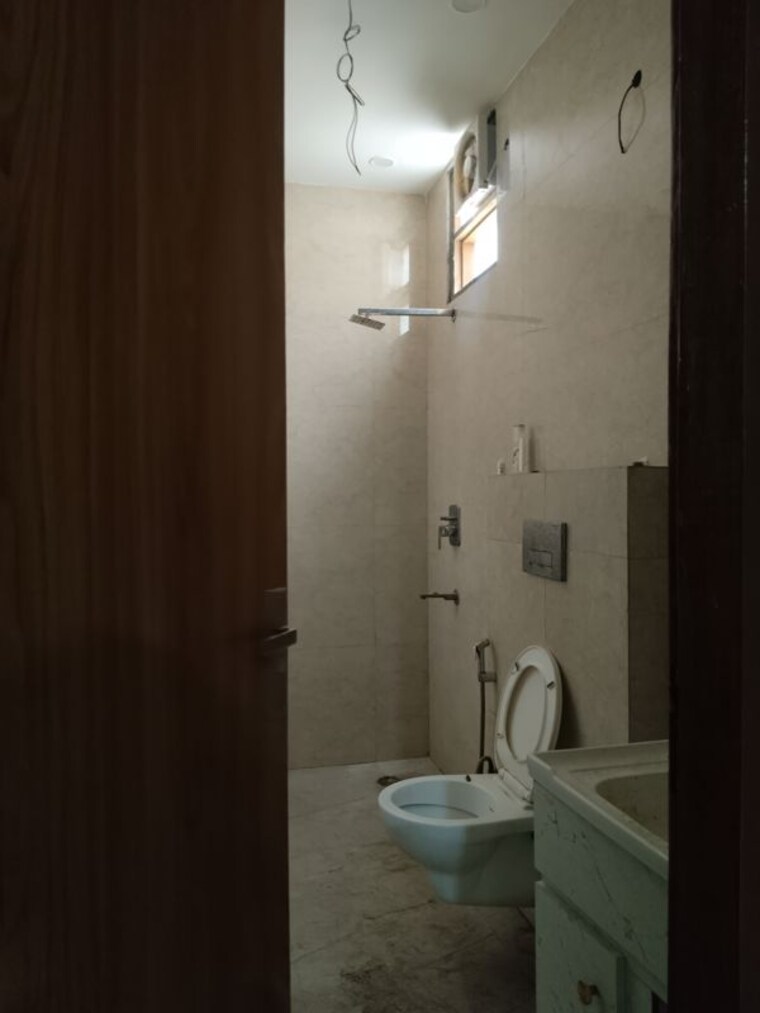 Bathroom, sector 37 3 Bedroom 2150 Sq.Ft. Builder Floor In Sector 37 Faridabad 9931053