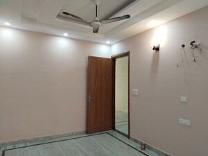 Room in 3 BHK Builder Floor at Sector 37 – for Rent