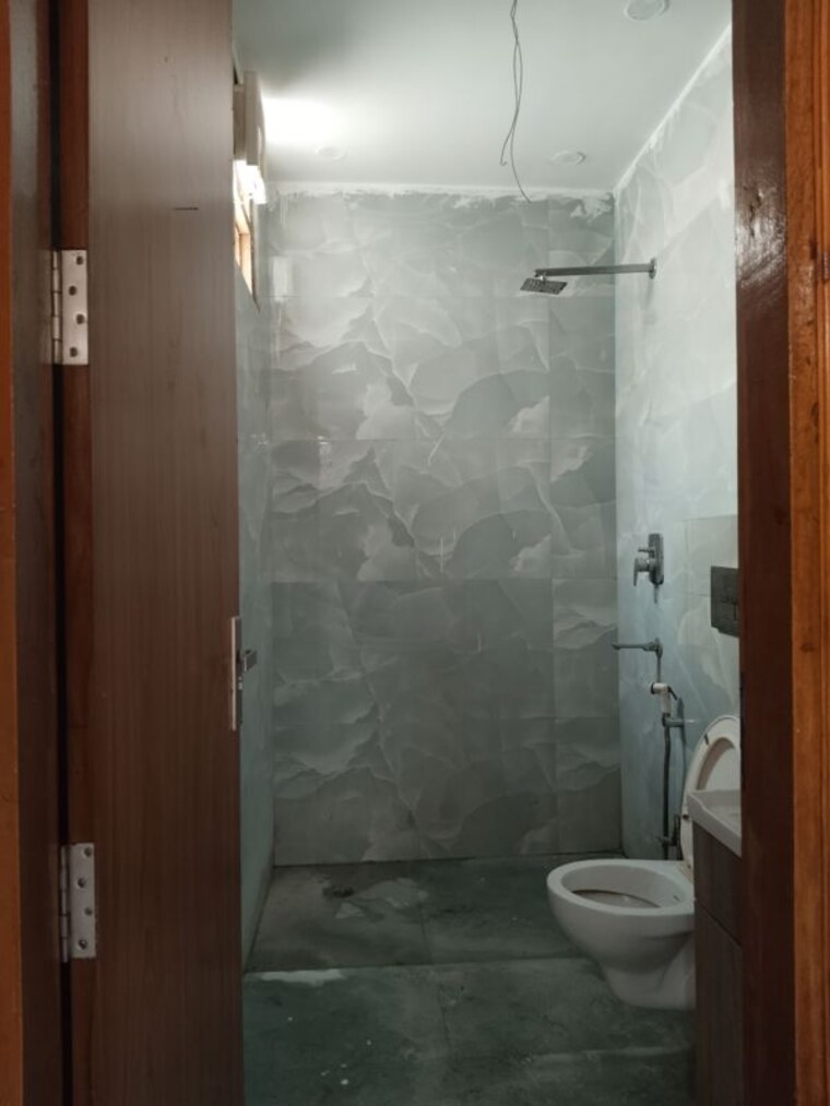 Bathroom, sector 37 3 Bedroom 2150 Sq.Ft. Builder Floor In Sector 37 Faridabad 9931053