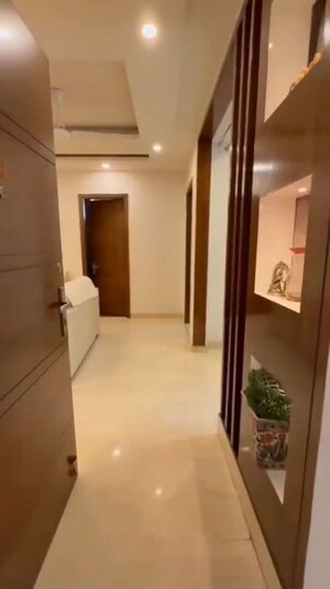 Building Lobby in 3 BHK Builder Floor at BPTP Eden Estate, Sector 81 – for Rent